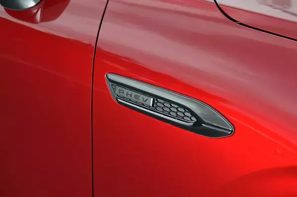 「【試乗】CX-60 PHEVは車格にマッチしたジェントルなパワーユニット！　充電設備が自宅にあるならアリな選択だった」の画像