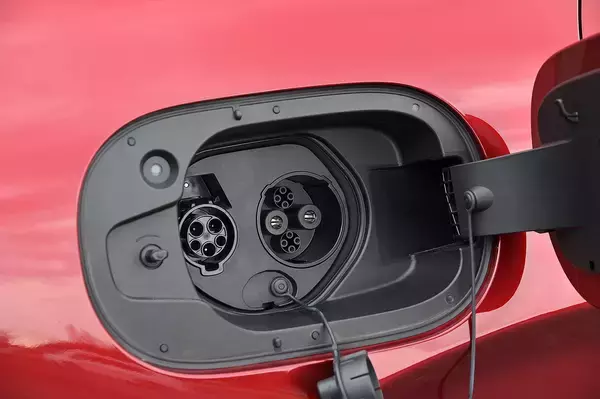 「【試乗】CX-60 PHEVは車格にマッチしたジェントルなパワーユニット！　充電設備が自宅にあるならアリな選択だった」の画像