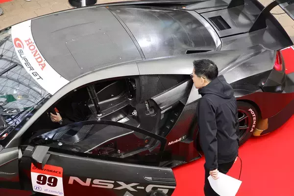 NSXのエンジン始動パフォーマンスにファン歓喜！　SUPER GTマシンが勢揃い【大阪オートメッセ2024】