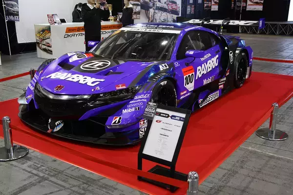 「NSXのエンジン始動パフォーマンスにファン歓喜！　SUPER GTマシンが勢揃い【大阪オートメッセ2024】」の画像