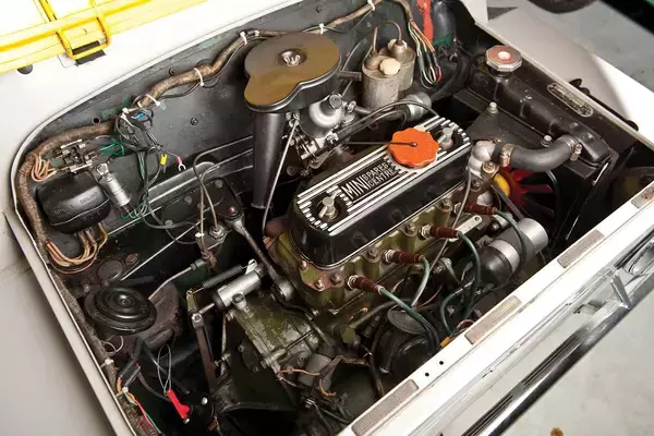 「この可愛さなのに「パラシュートで降下できる軍用車」として誕生……も採用されず！　隠れファンの多い「ミニモーク」は消えそうで消えない不死鳥カーだった」の画像