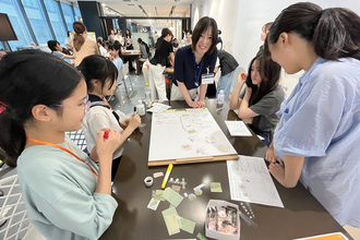 建機メーカーが「ショベルカー操作」もある中学生の職場体験を実施！　将来的な人手不足解消に期待!!