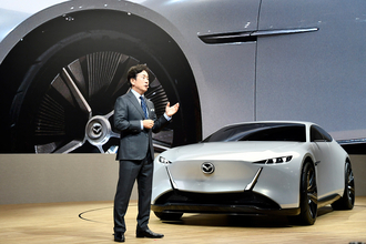 ロータリーエンジンが駆動用として復活!?　マツダ「ビジョン クロスクーペ」なら思う存分ロータリーをぶん回せる【ジャパンモビリティショー2025】