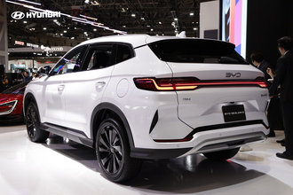 じつはEVよりもハイブリッドが本命かも!?　独自PHEVシステム「DM-i」を搭載したSUV「BYDシーライオン６」は日本メーカーにとって脅威でしかない【ジャパンモビリティショー2025】