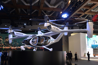 なぜレクサスブースに巨大ドローン？　そこにはトヨタが目指す「人の移動は全部お任せ！」な世界があった【ジャパンモビリティショー2025】