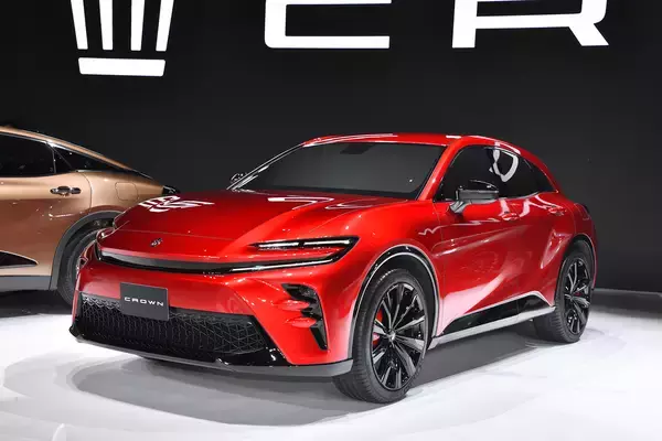 「大本命はクロスオーバー？　セダンは保険か!?　新型クラウン４モデルの「デザイン」に「らしさ」はあるか」の画像