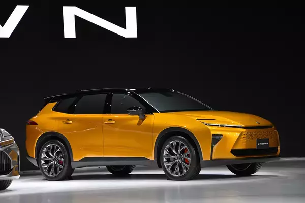 「大本命はクロスオーバー？　セダンは保険か!?　新型クラウン４モデルの「デザイン」に「らしさ」はあるか」の画像