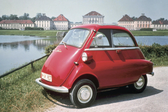 窓がなかったりドアが見えなかったり公道走ってたら２度見必至！　ナンバー付きが違和感しかない市販車４選