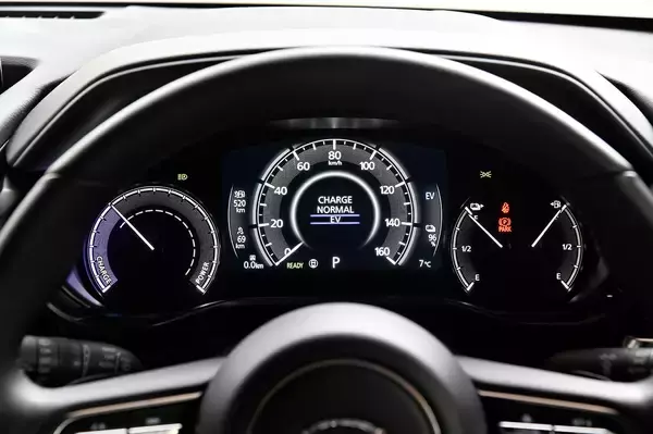 「【試乗】これが令和の時代のロータリーの生きる道！　マツダMX-30ロータリーEVにワクワクの「可能性」を見た!!」の画像