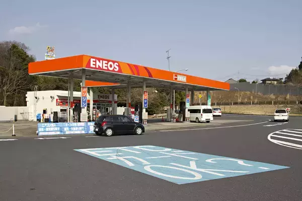 「「ガス欠になっても燃料入れればいいだけでしょ？」は甘すぎる考え！　じつはクルマも傷むし高速では違反だった」の画像