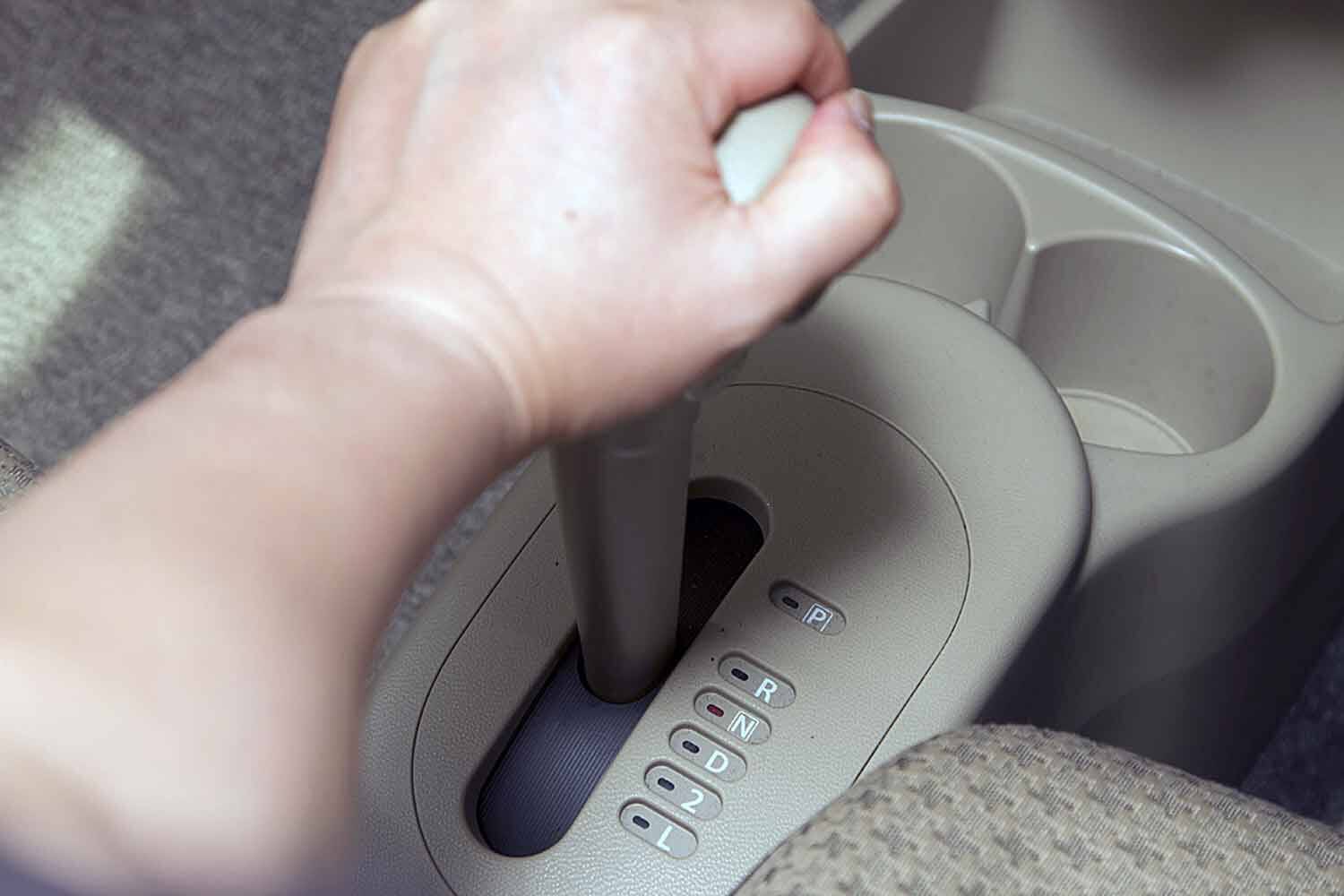 「ガス欠になっても燃料入れればいいだけでしょ？」は甘すぎる考え！　じつはクルマも傷むし高速では違反だった