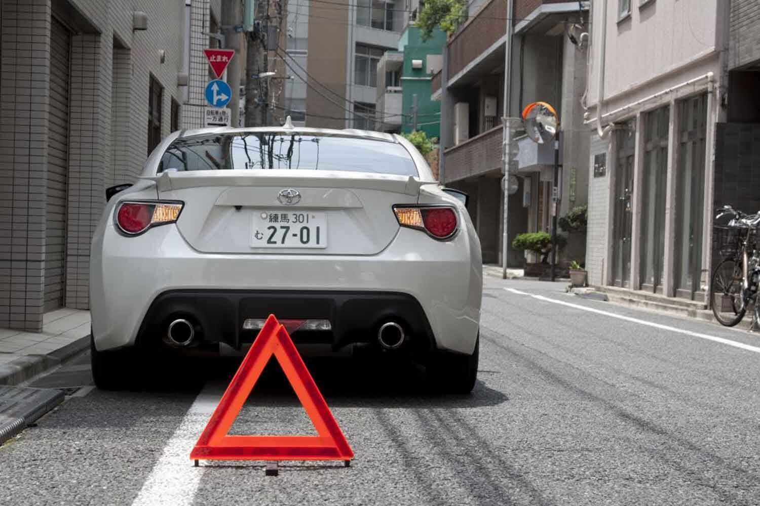 「ガス欠になっても燃料入れればいいだけでしょ？」は甘すぎる考え！　じつはクルマも傷むし高速では違反だった
