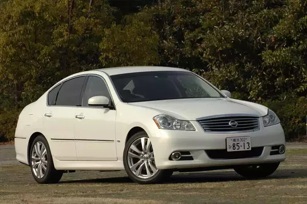 「本当の絶滅危惧種！　ぶっとい音とトルクでブン回したい中古激安の「V8エンジン」搭載車たち」の画像