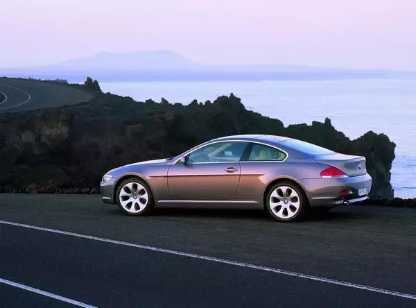 「本当の絶滅危惧種！　ぶっとい音とトルクでブン回したい中古激安の「V8エンジン」搭載車たち」の画像