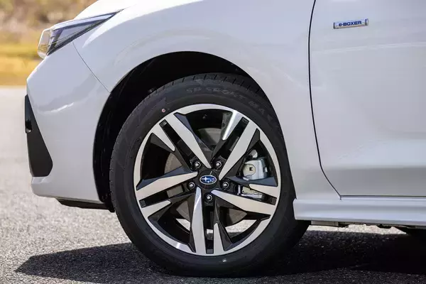 「【試乗】「ホントに新型？」なんて見た目で判断すると裏切られる「深化」っぷり！　NEWインプレッサは「曲がり」も「止まり」もスゴイ」の画像