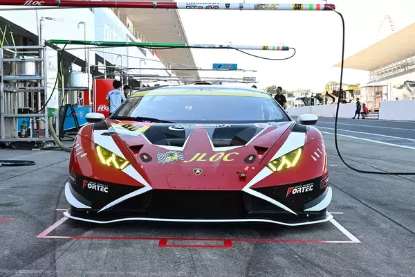 「進化したウラカン「GT3 EVO2」はパワーがないのに速い！　スーパーGTに参戦するJLOCのチーフエンジニアとドライバーに直撃インタビュー」の画像