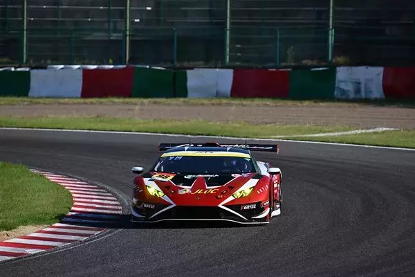 「進化したウラカン「GT3 EVO2」はパワーがないのに速い！　スーパーGTに参戦するJLOCのチーフエンジニアとドライバーに直撃インタビュー」の画像