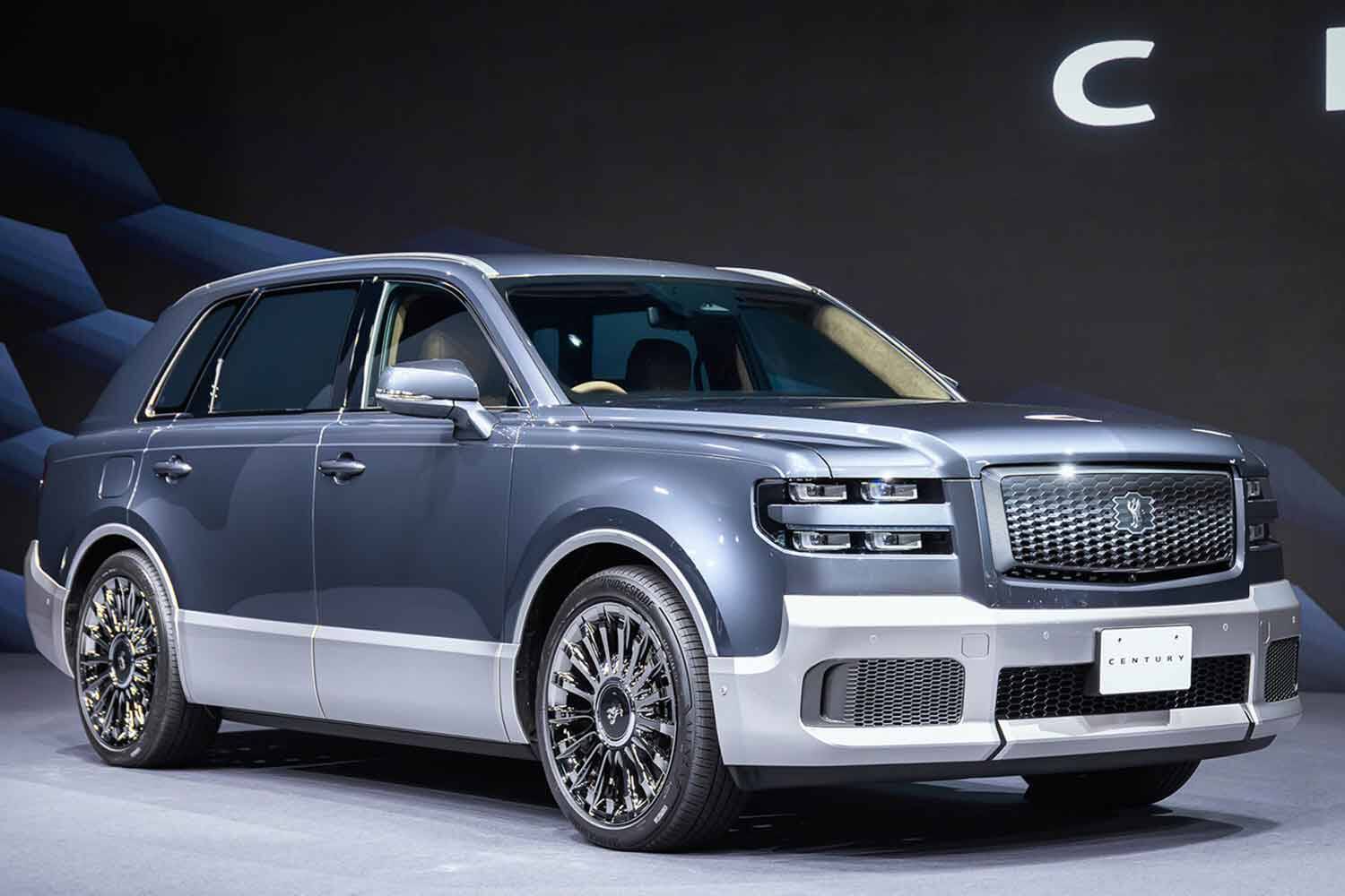 駅伝ファンだけじゃなくクルマ好きも密かに注目している！　正月の一大イベント「箱根駅伝」にはなぜ注目の最新車が伴走で登場するのか？