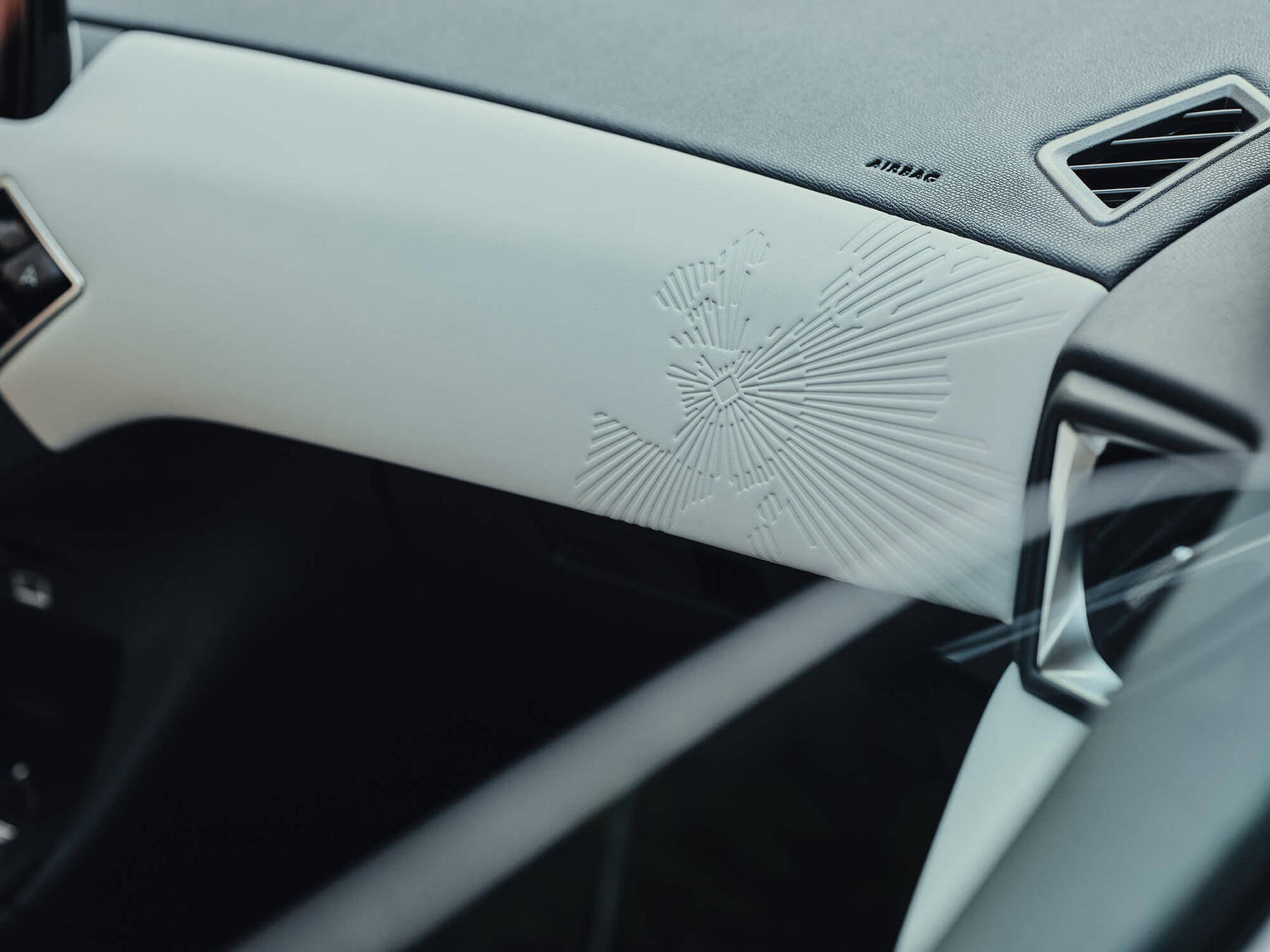 クルマにもオートクチュールを身に纏う時代が到来！　DS 3にDSコレクションの「エスプリ・ド・ヴォヤージュ」が登場