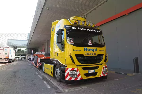 「一見地味だが光るとスゴイ！　トラックの世界でじわり広がるカスタム「ユーロトラック」とは」の画像