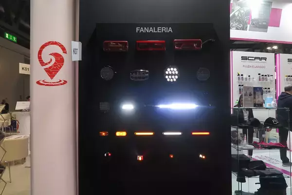 「一見地味だが光るとスゴイ！　トラックの世界でじわり広がるカスタム「ユーロトラック」とは」の画像