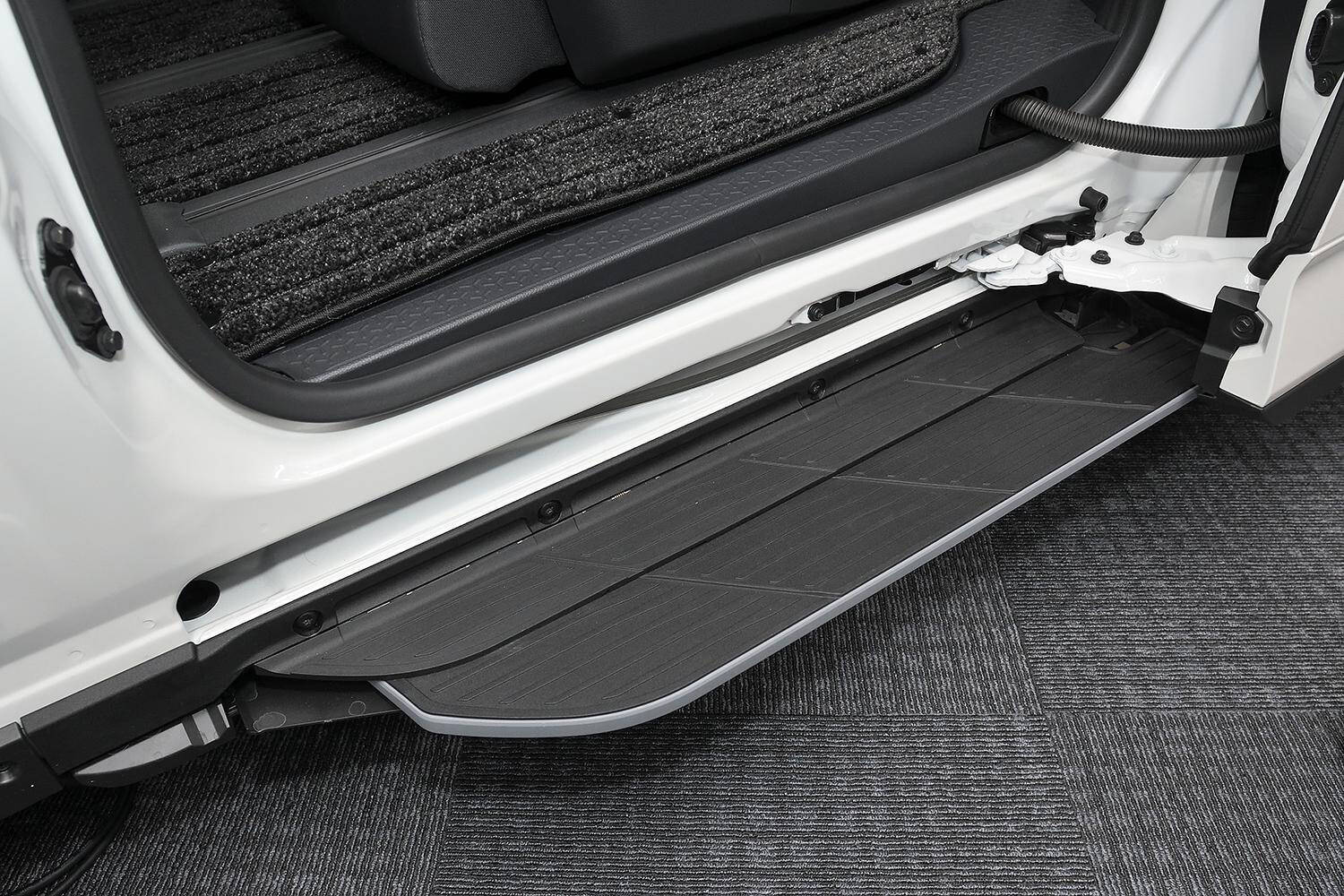 目から鱗の便利っぷり！　もうこれだけで欲しくなるレベルのクルマの装備８選