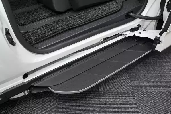 「目から鱗の便利っぷり！　もうこれだけで欲しくなるレベルのクルマの装備８選」の画像