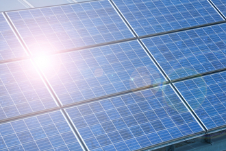 「山が光って前が見えない!!」と思ったらメガソーラー！　運転に危険を及ぼす「光害」ってアリなの？