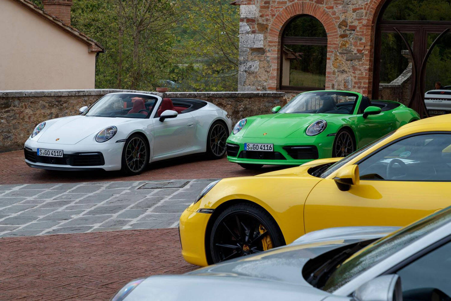 ポルシェ911カブリオレってどんなクルマ？　その魅力を解説！