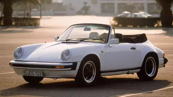 「ポルシェ911カブリオレってどんなクルマ？　その魅力を解説！」の画像