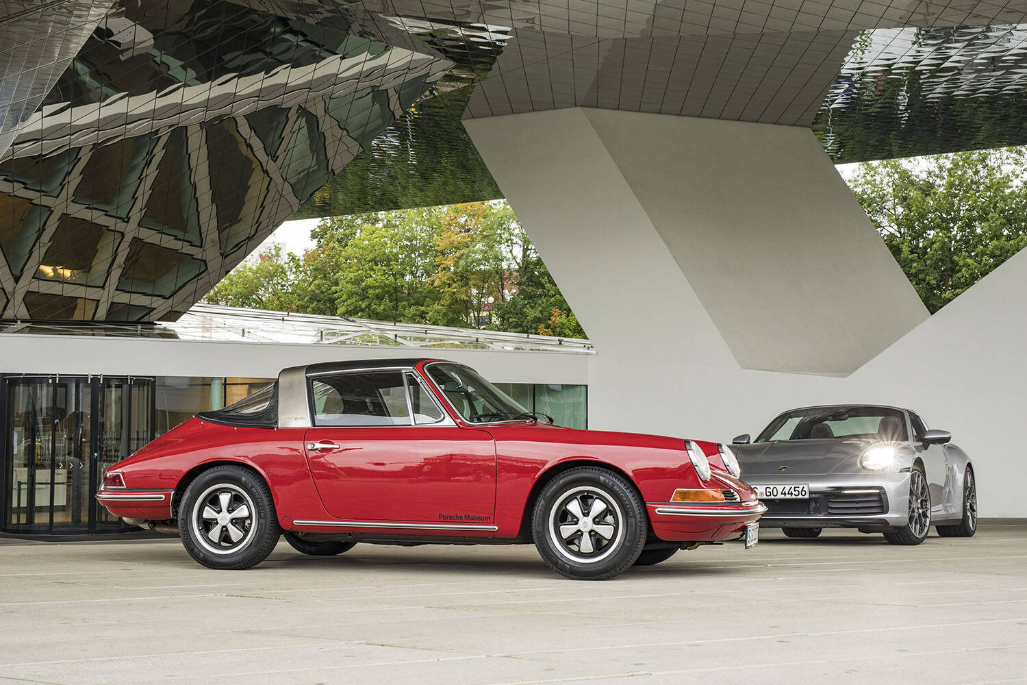 ポルシェ911カブリオレってどんなクルマ？　その魅力を解説！