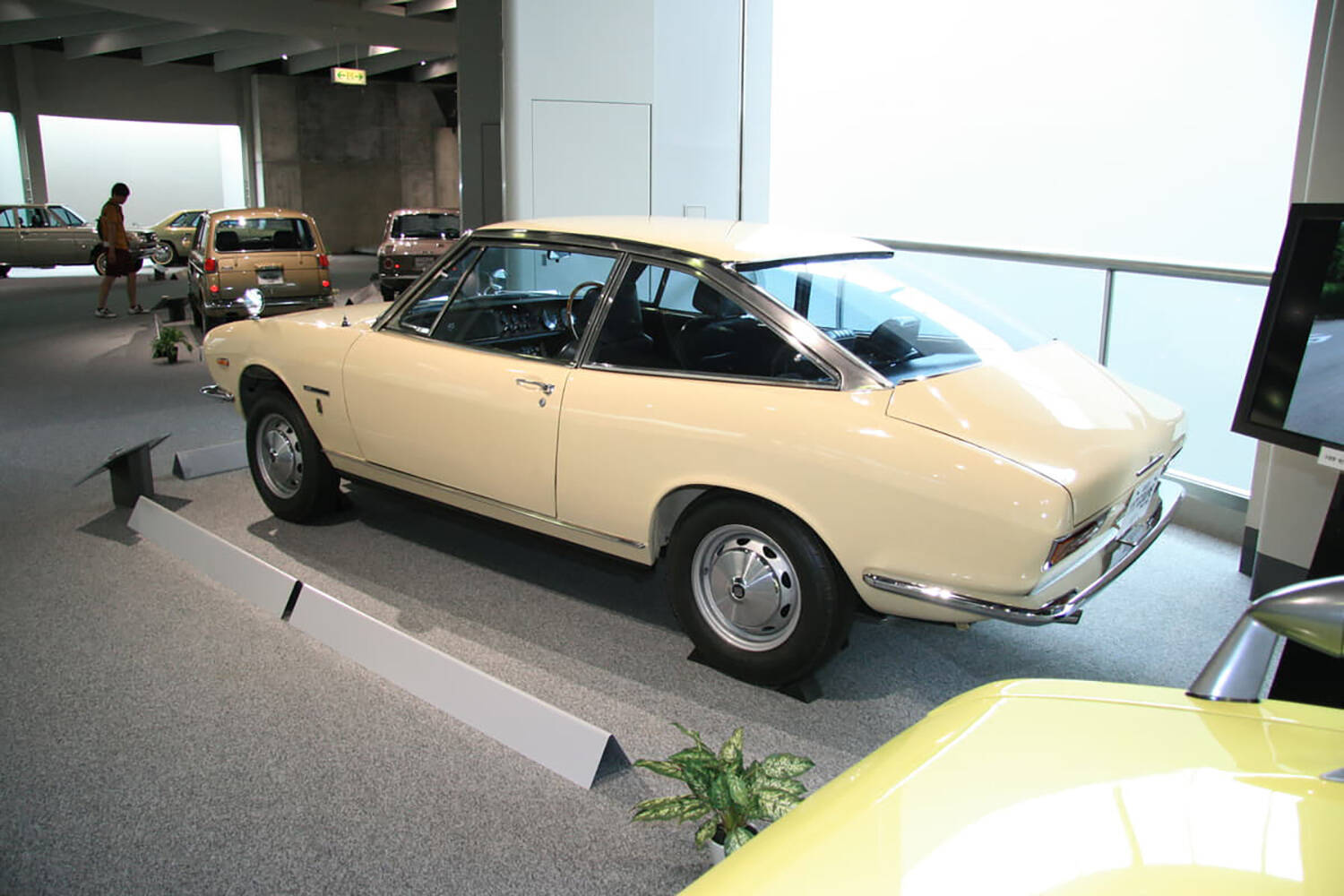 銀座で見た「車名のわからない」クーペに一目惚れ！　【いつか乗ってやる！　子どものころに憧れたクルマ〜青山尚暉編〜】