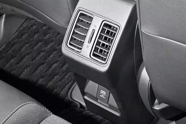 「コスパいいねぇ〜どころじゃない！　値段に注目が集まりがちなホンダWR-Vのそれ以外の５つの魅力」の画像