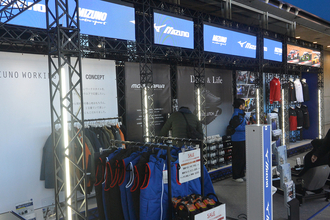 ドライブもウォーキングも叶える夢のドライビングシューズ誕生！　ミズノはクルマ好き要注目ブランドに進化していた【東京オートサロン2026】