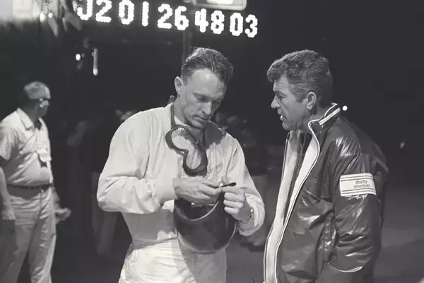 「買えぬなら倒してしまえ跳ね馬を！　打倒フェラーリの意地が生んだ「フォードGT40」伝説」の画像