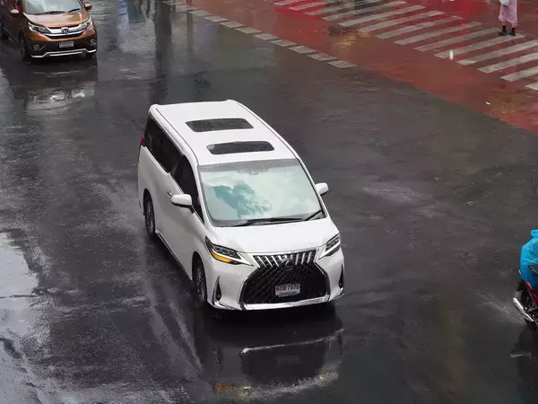 カローラ・クロスが爆増！　シティハッチバックも人気！　タイのバンコクを走るクルマが数年で激変していた