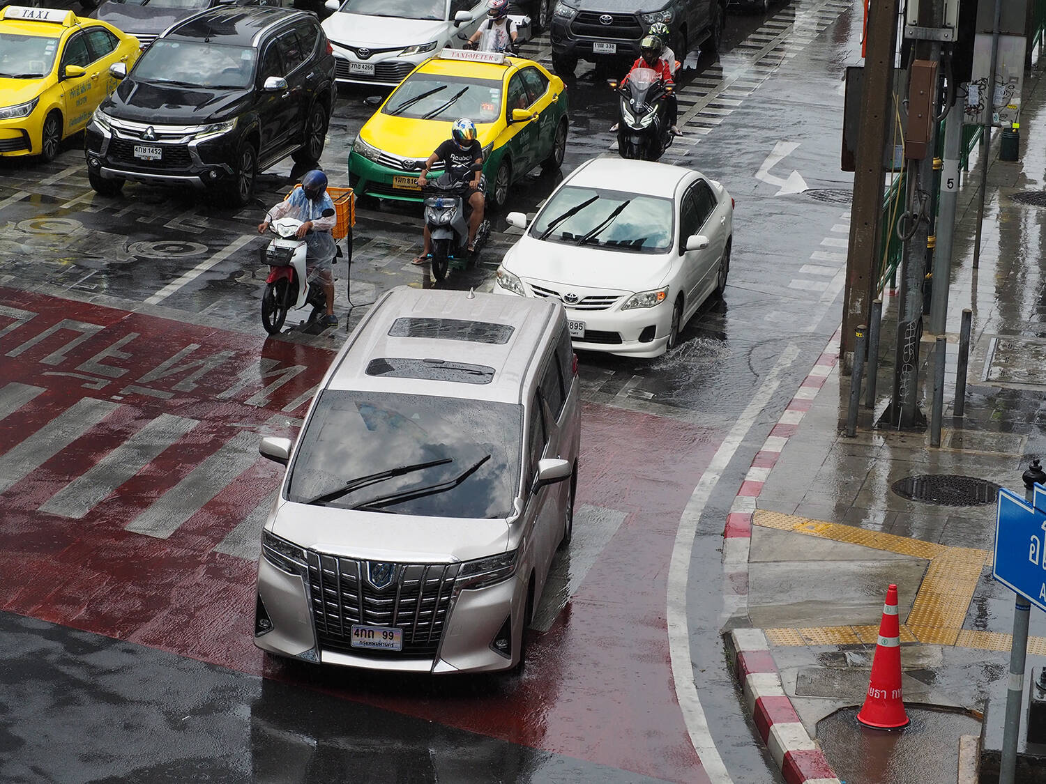 カローラ・クロスが爆増！　シティハッチバックも人気！　タイのバンコクを走るクルマが数年で激変していた