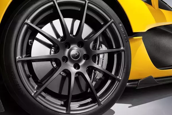 「「１位」の車名はプライドと自信の表れ！　F1由来のDRSまでついたマクラーレン「P1」は究極のスポーツモデルだった」の画像