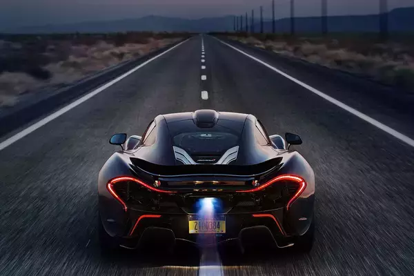 「「１位」の車名はプライドと自信の表れ！　F1由来のDRSまでついたマクラーレン「P1」は究極のスポーツモデルだった」の画像