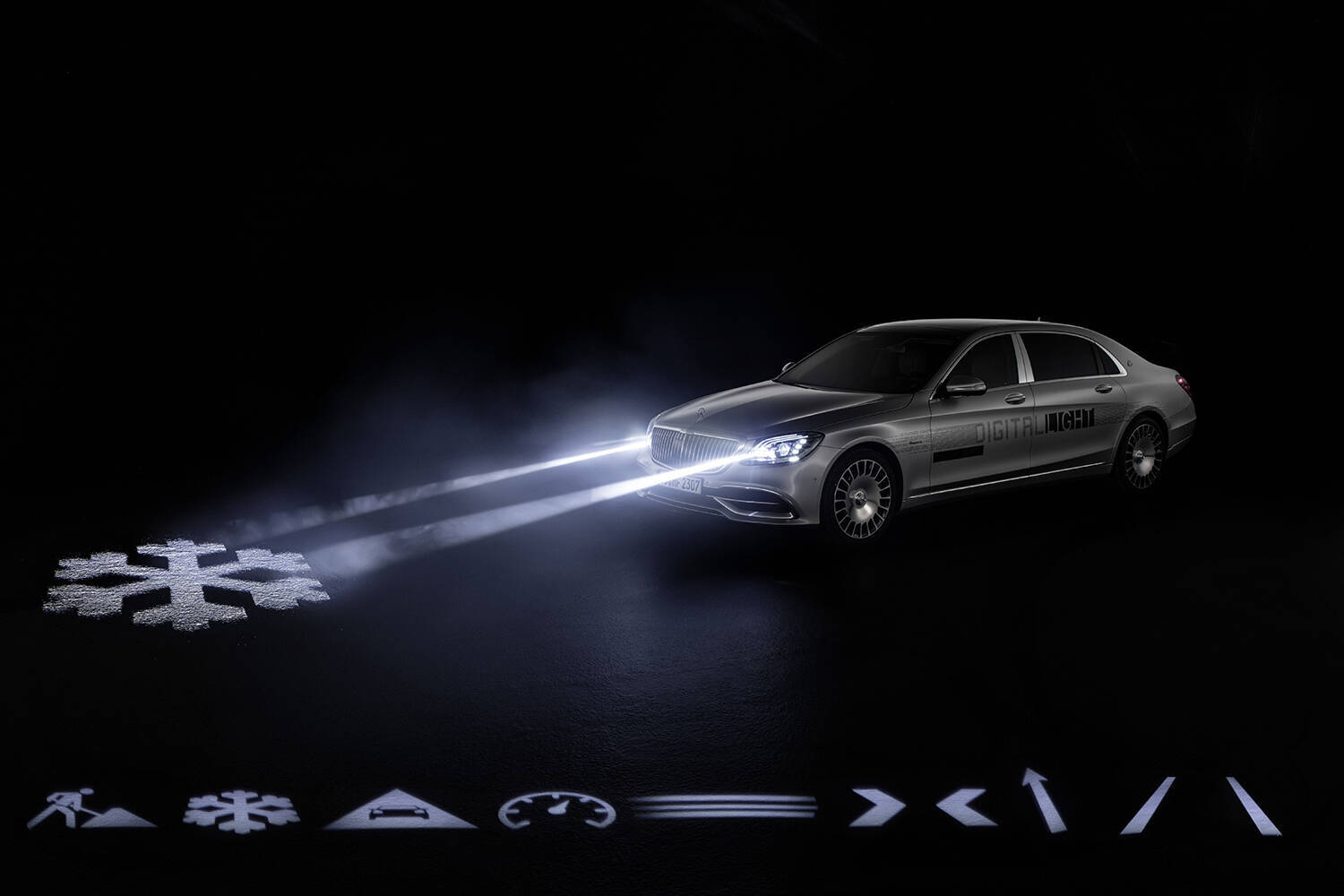 走るだけでEVが充電できる道路！　運転席に座る必要のない自動運転車！　技術はあるというけどなかなか実用化されない理由と課題