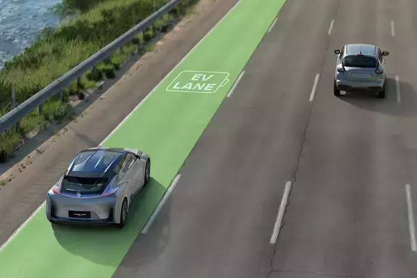 「走るだけでEVが充電できる道路！　運転席に座る必要のない自動運転車！　技術はあるというけどなかなか実用化されない理由と課題」の画像
