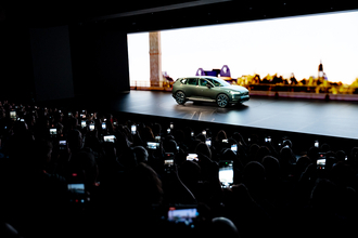 このスペックみたら「EVなんて……」とは言えないハズ！　ボルボの最新SUV「EX60」は東京〜広島を充電なしで走行可能!!