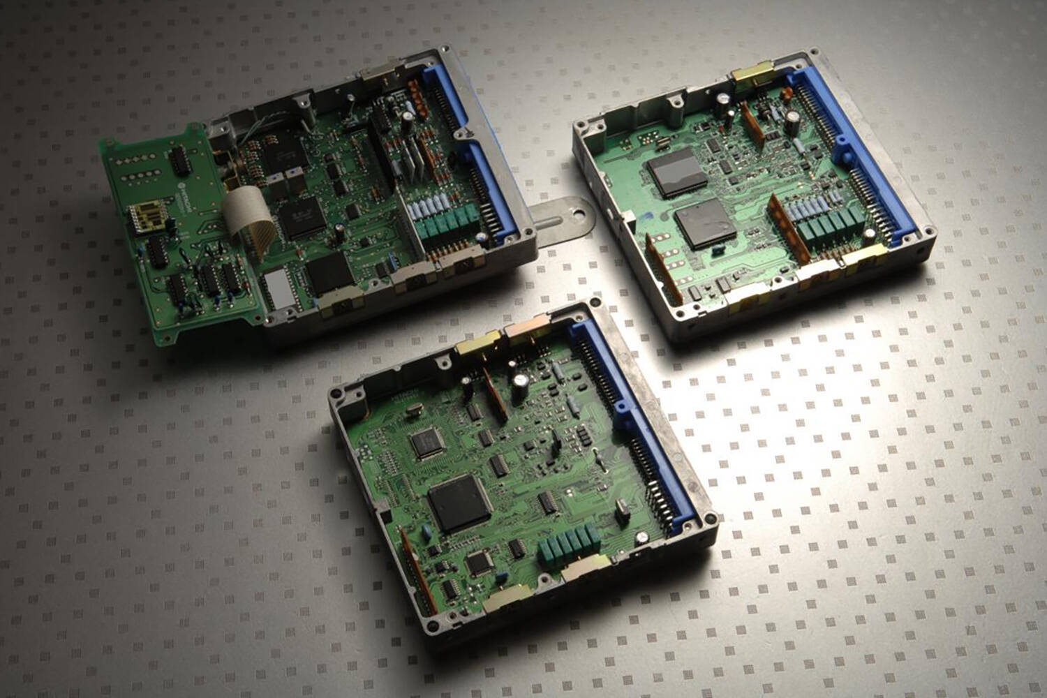 目利きができないと泣くはめに！　安くても素人が手を出してはいけない「クルマの中古パーツ」７選