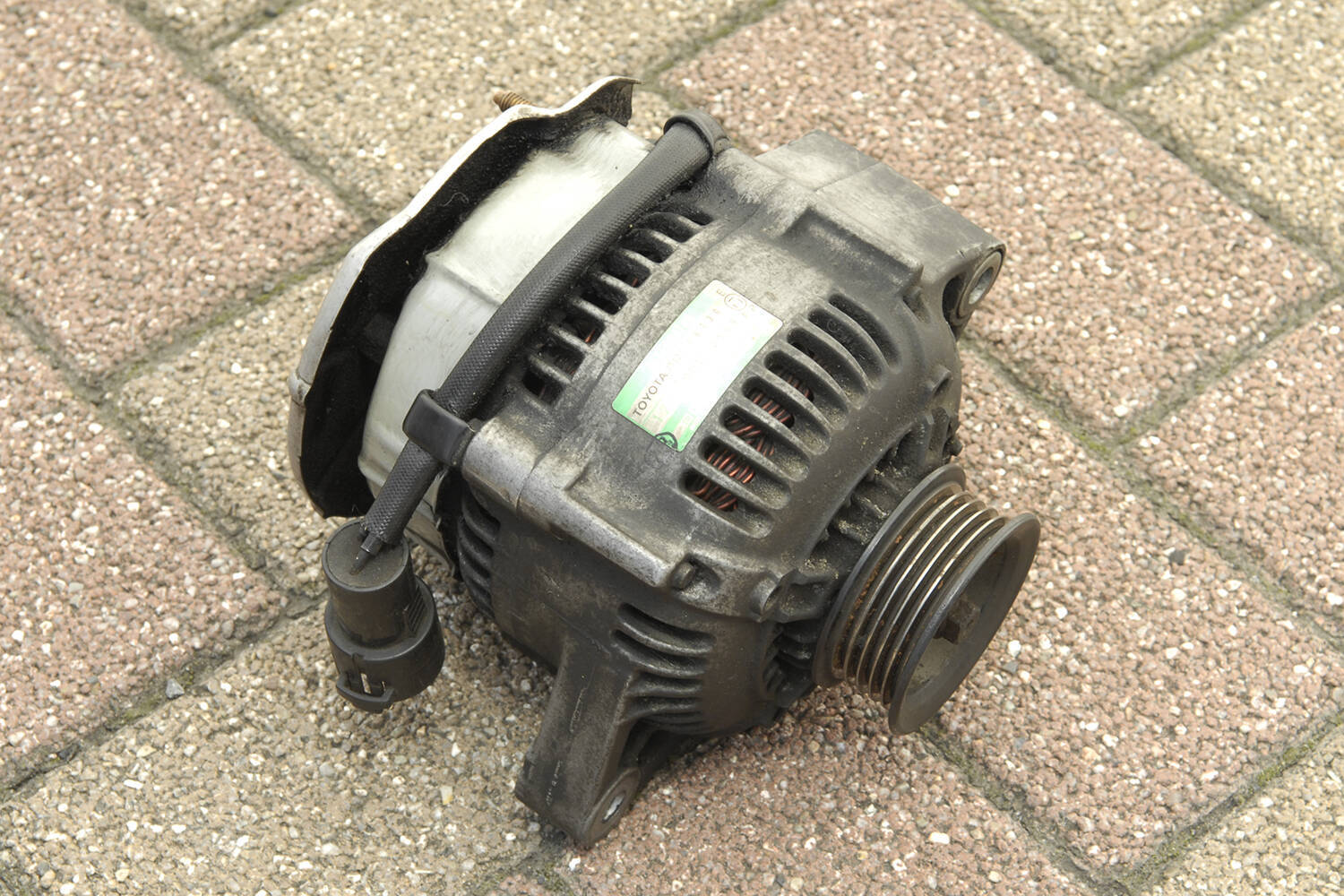 目利きができないと泣くはめに！　安くても素人が手を出してはいけない「クルマの中古パーツ」７選