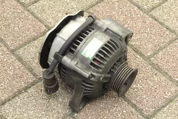 「目利きができないと泣くはめに！　安くても素人が手を出してはいけない「クルマの中古パーツ」７選」の画像