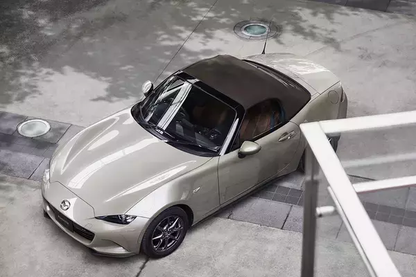 「GT-Rにロードスター！　超絶人気のスポーツカー４台の歴代モデルでプロが選ぶベストバイは何代目？」の画像