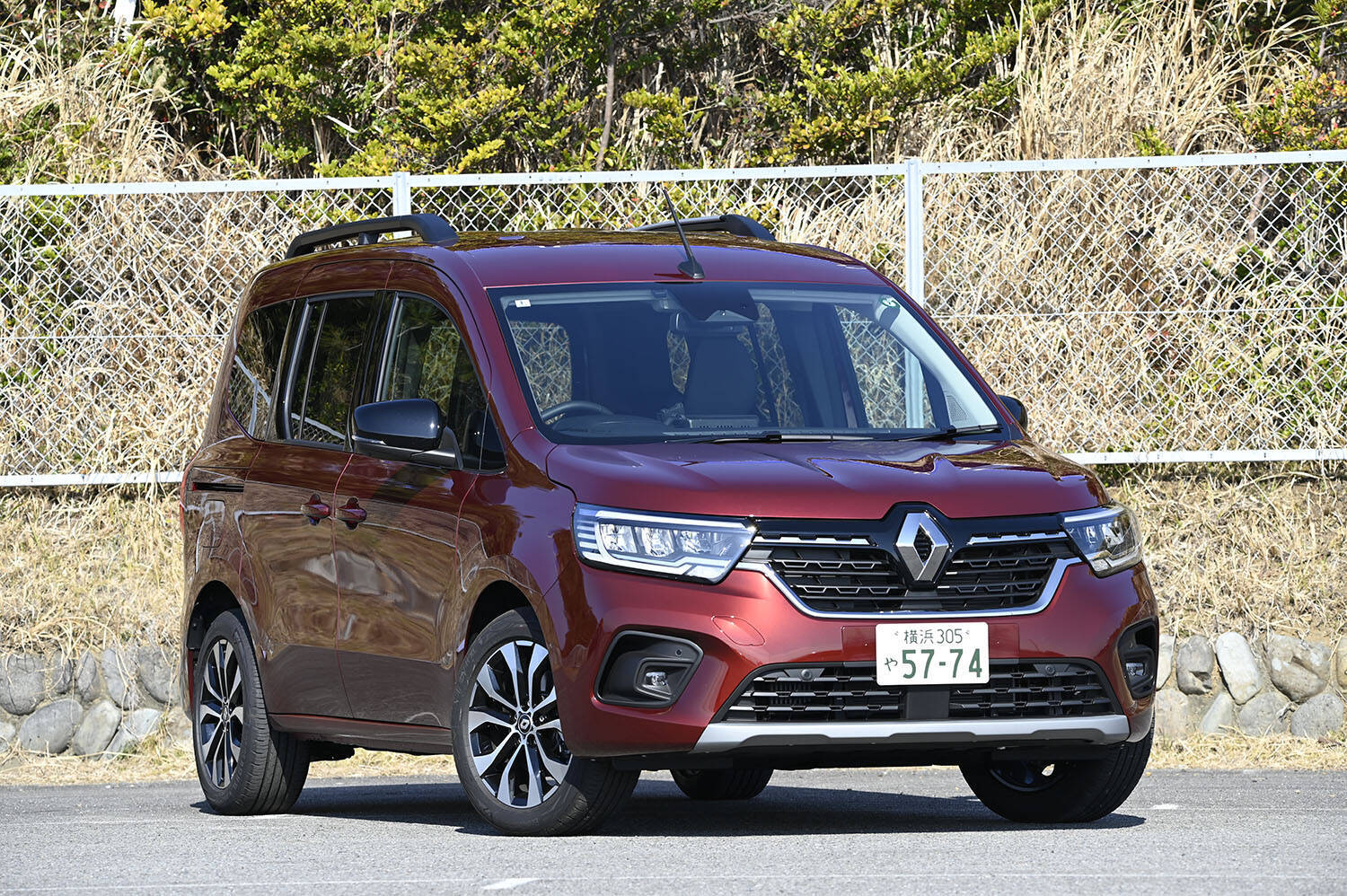 【試乗】輸入MPV２車の走りを比較！　乗用車的カングーに対してドブロはどこか商用車的な乗り味