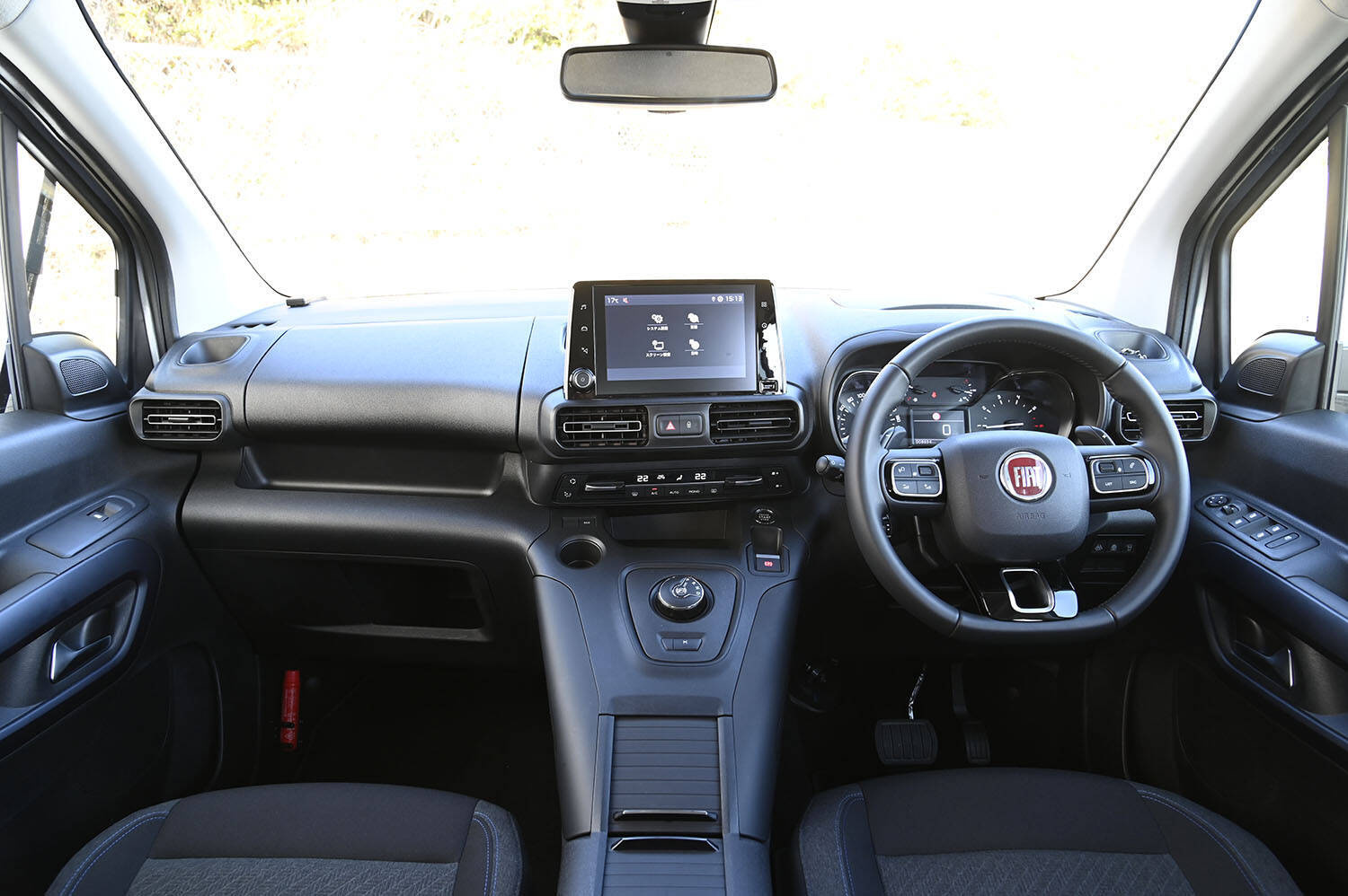 【試乗】輸入MPV２車の走りを比較！　乗用車的カングーに対してドブロはどこか商用車的な乗り味