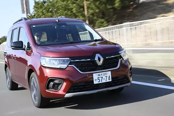 「【試乗】輸入MPV２車の走りを比較！　乗用車的カングーに対してドブロはどこか商用車的な乗り味」の画像