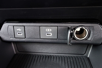 いまどきのクルマ選びはココも重要！　USBポートの数と種類をチェックすべし